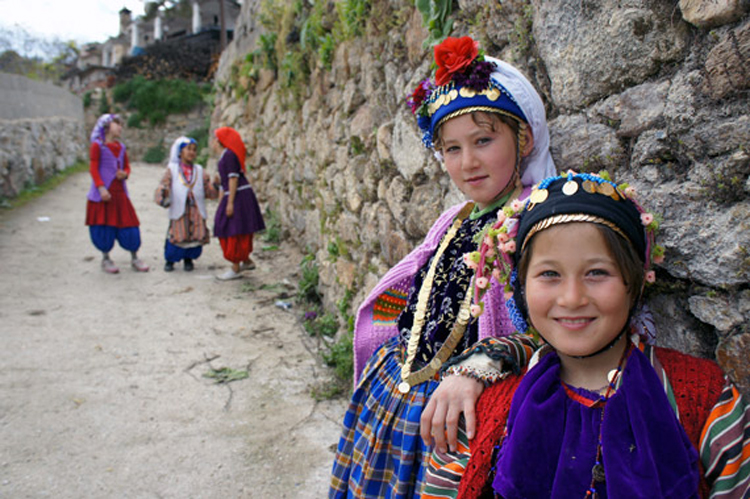 Muğla’nın Milas ilçesi köylerinden Çomakdağ Köyü çocukları